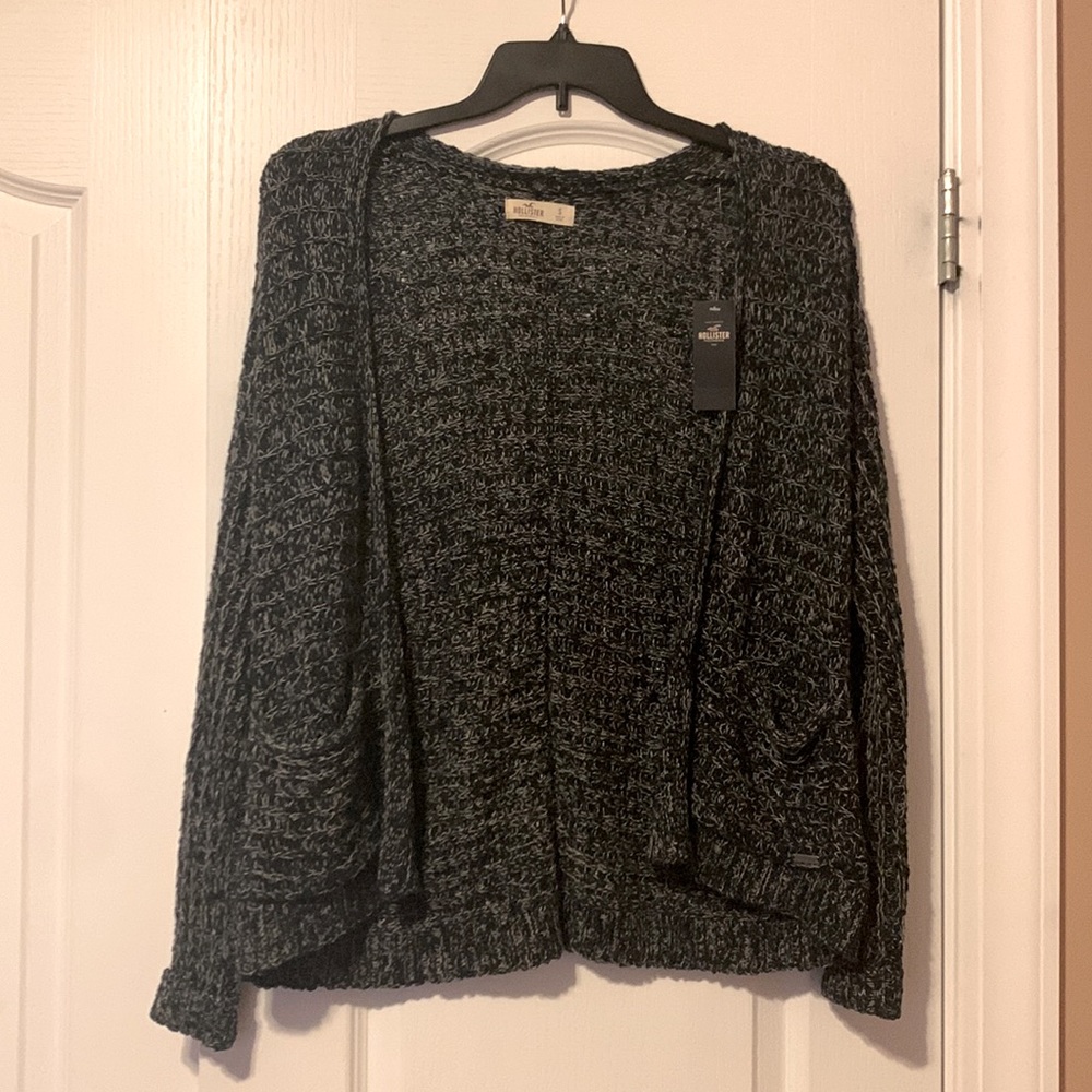 Brand: Hollister, Size: small, Colors: navy and white